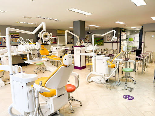 Higiene bucodental & Prótesis dental Centro Privado de Formación Profesional Higident